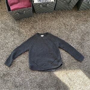 Grey knit sweater, says size small but fits like an extra small!